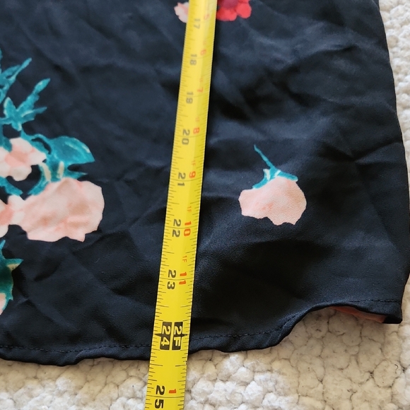 Candie's Black Floral Blouse Long Sleeve 1/4 Zip Front Slots on Shoulder  Sz L - Picture 13 of 15